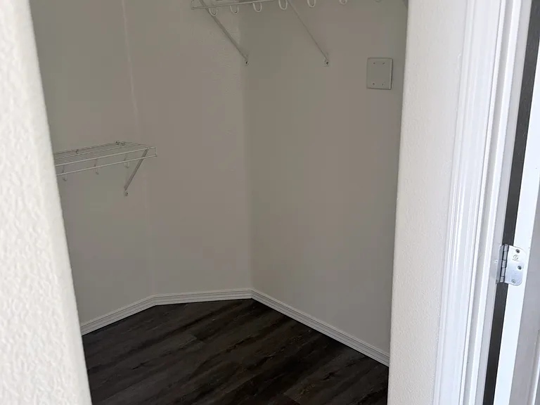 413 NW Viola St — Photo 4