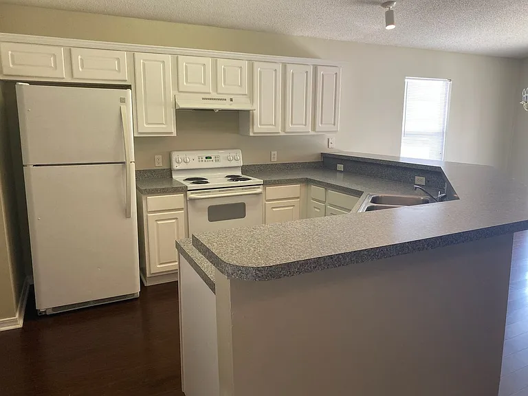 286 Limestone Cir — Photo 4