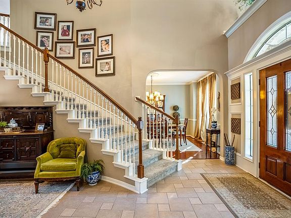 As you step into the foyer through the beautiful front door you are greeted by a huge foyer, which is ideal when hosting large gatherings, a sweeping staircase leads upstairs to the gameroom, media and secondary bedrooms.