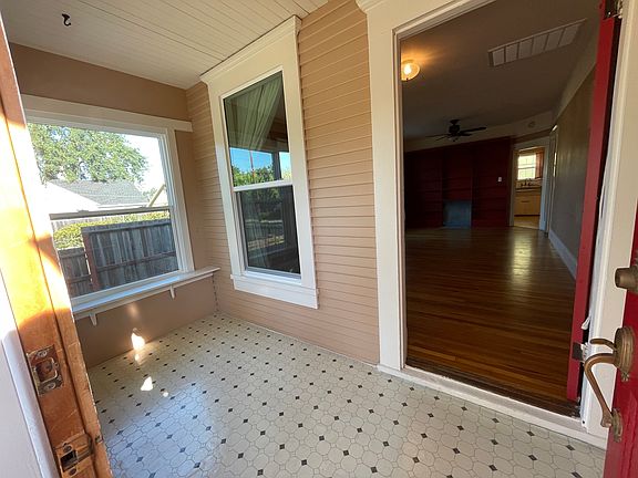 Inner Porch leading to Living Room