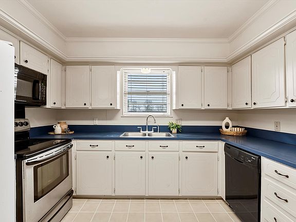 3rd image of 205 Westshore Dr