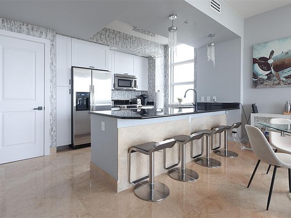 3rd image of 315 NE 3rd Avenue #2007