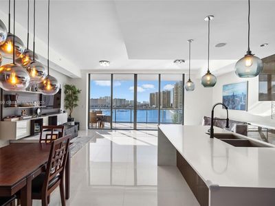 3300 NE 188th St APT 812, Aventura, FL, 33180