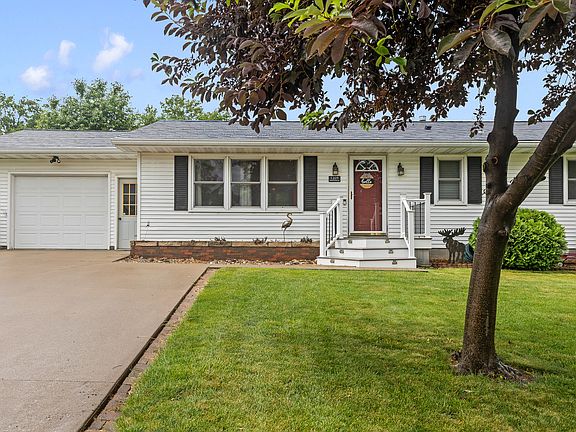 3rd image of 1209 Glenwood Ln