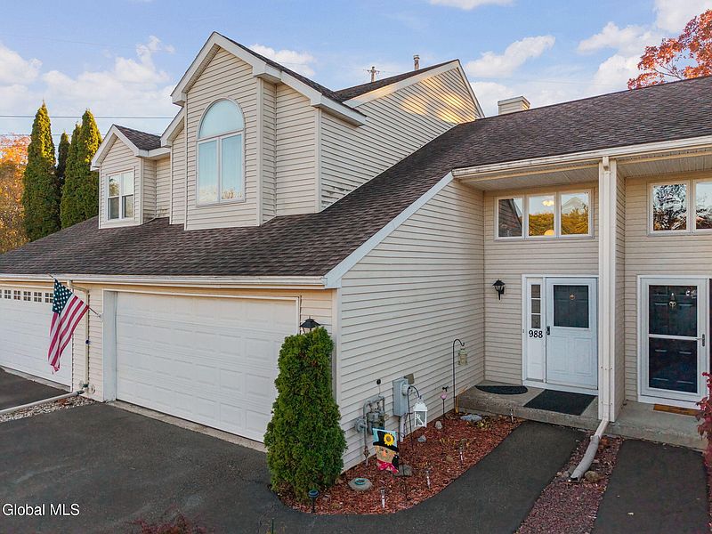 3rd image of 988 Sterling Ridge Drive