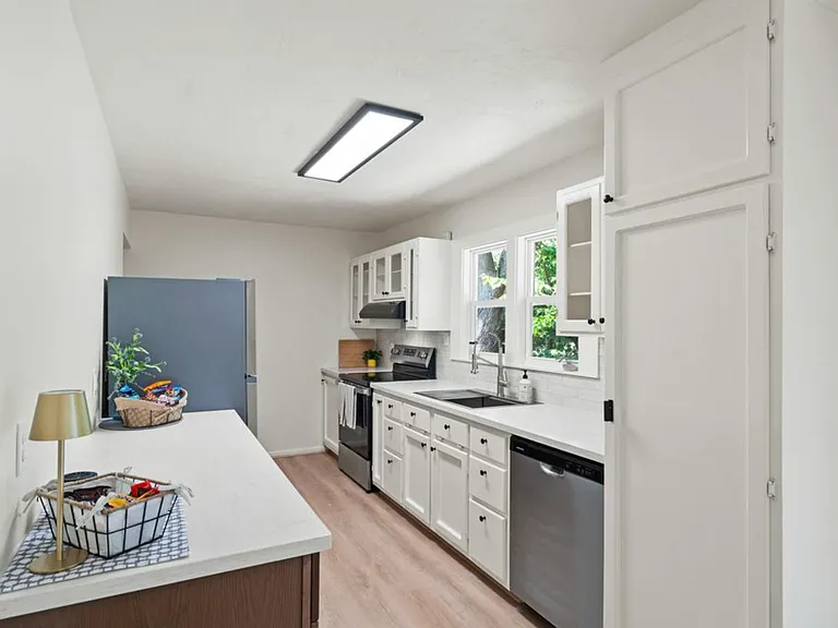 3709 Evergreen Ln — Photo 8