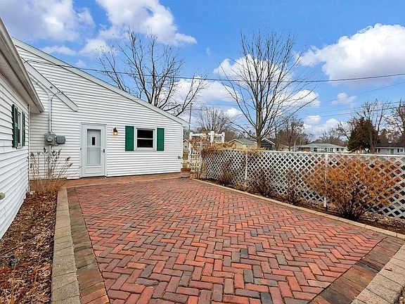 3rd image of 1100 Oxford Ct