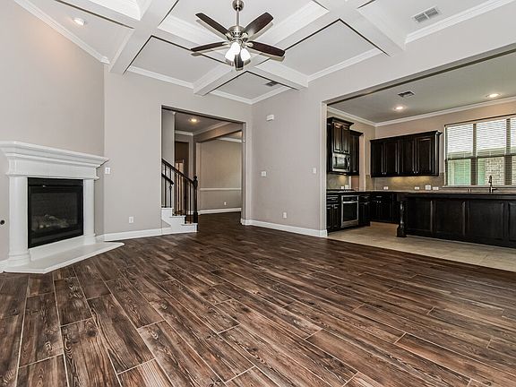5th image of 568 England St