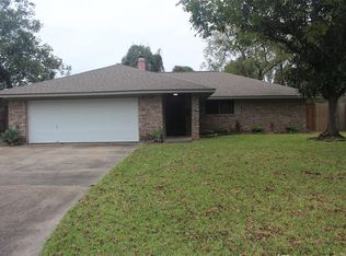 265 Wayne Dr, Clute, TX 77531