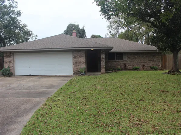 265 Wayne Dr, Clute, TX 77531