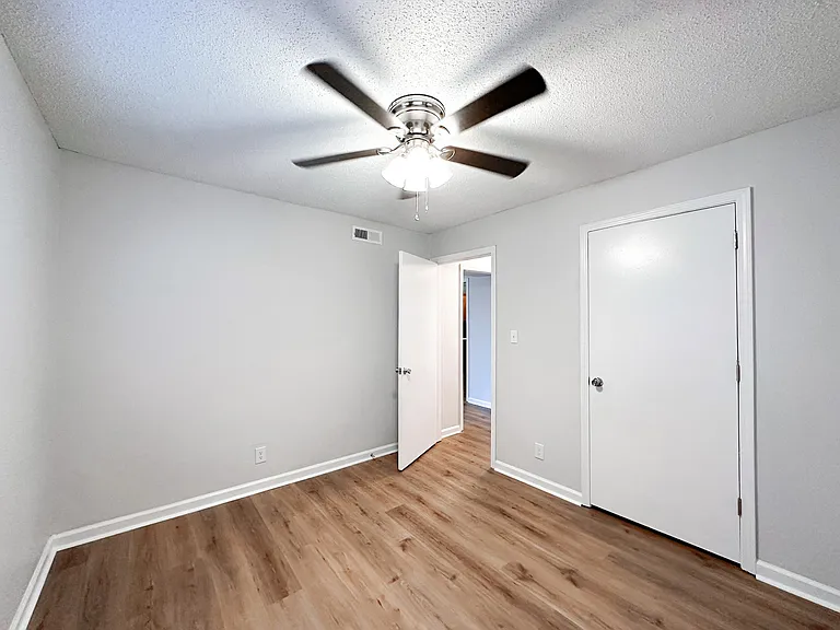470 Martha Ln #H — Photo 14