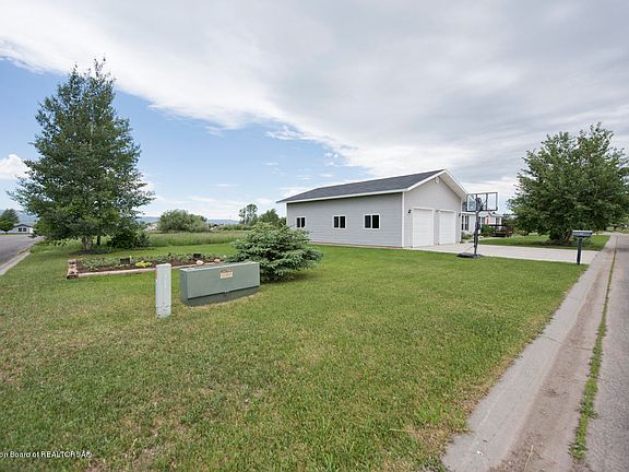 3rd image of 240 Gemstone Ave