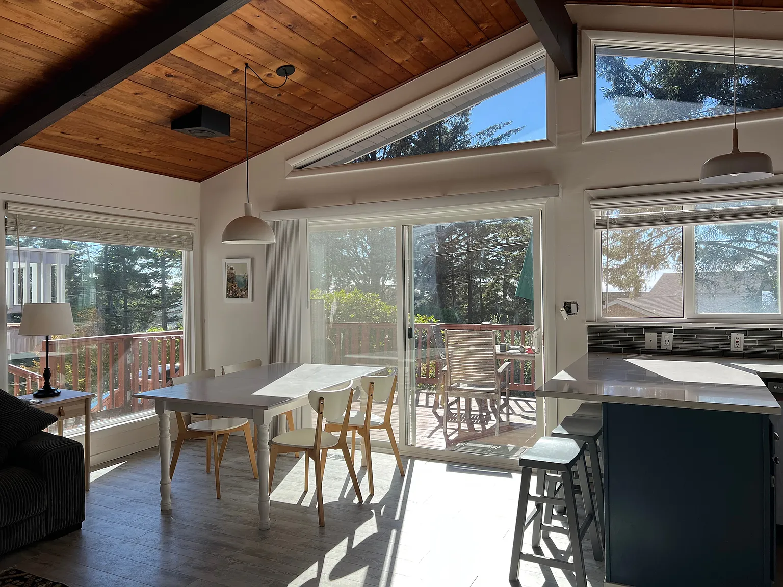 2 bed, 800 sqft, $2,300 — Photo 1