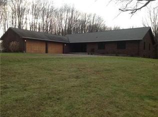 819 Dean Rd, New Castle, PA 16101