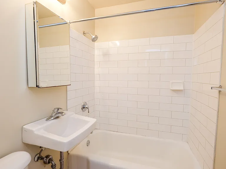 Minnehaha Apartments — Photo 11