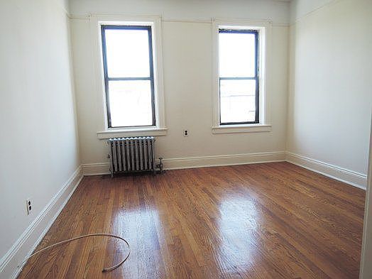 5th image of 2563 42nd St APT 21