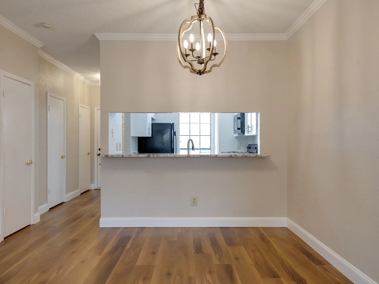 2 bed, 1.5 bath, 1188 sqft, $1,599 — Photo 3