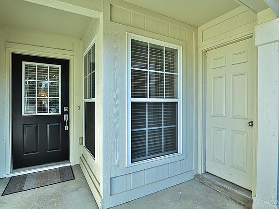 5th image of 2035 Commons Circle Dr