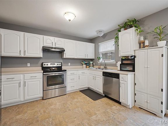 5th image of 2307 Garden Ln
