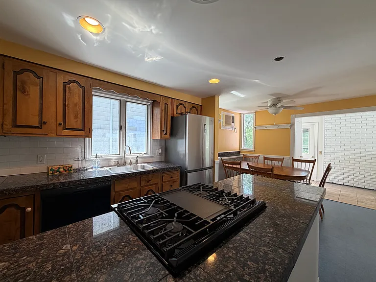 55 Clarendon Ave — Photo 18