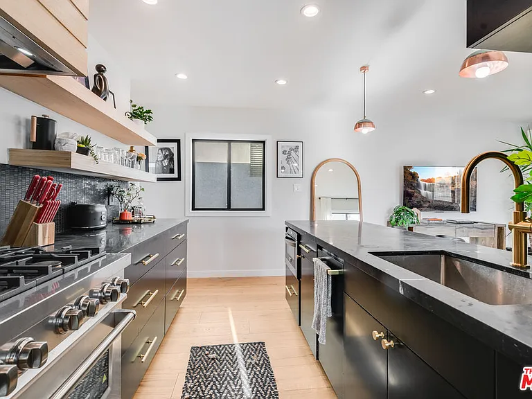17 Sunset Ave #4 — Photo 9