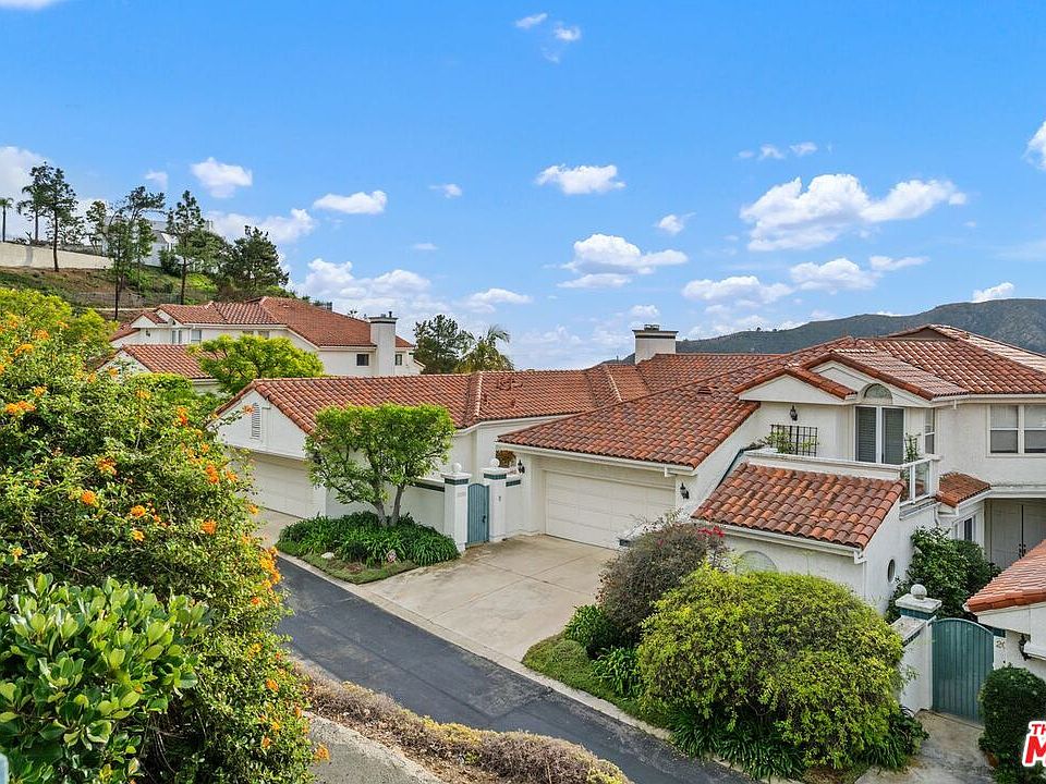 1st image of 2042 Palisades Dr