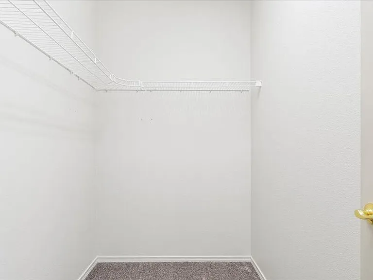 9604 Mia Ln — Photo 10