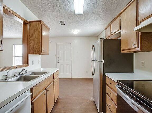 5th image of 2107 La Salle Ave