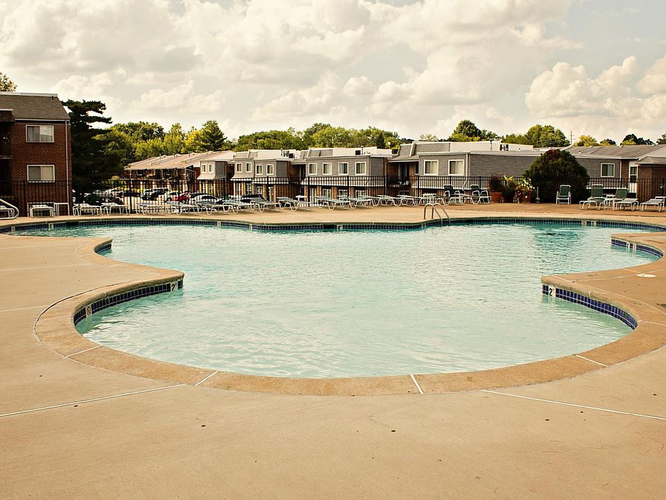 2nd image of 7043 Creekview Trl APT 302