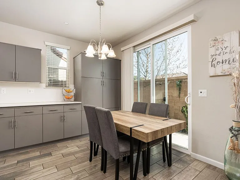 731 N Burgan Ave — Photo 12