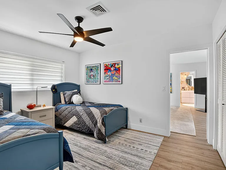 891 SW Hickory Ter — Photo 35