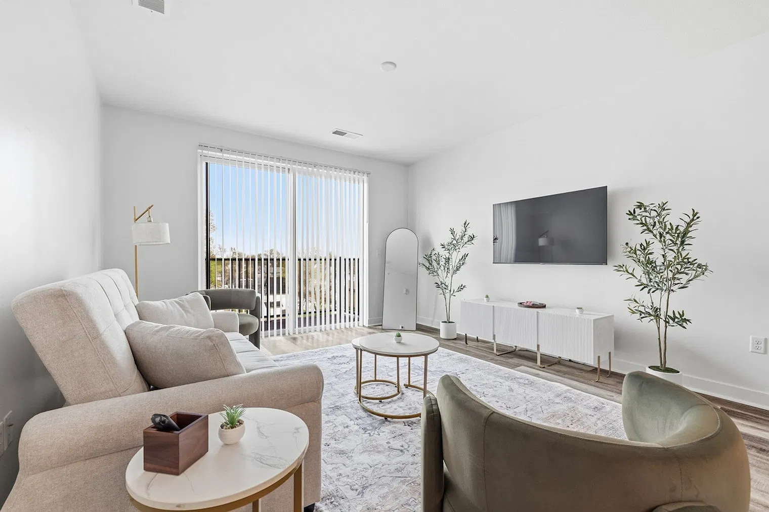 1 bed, 1.0 bath, $3,381 — Photo 3