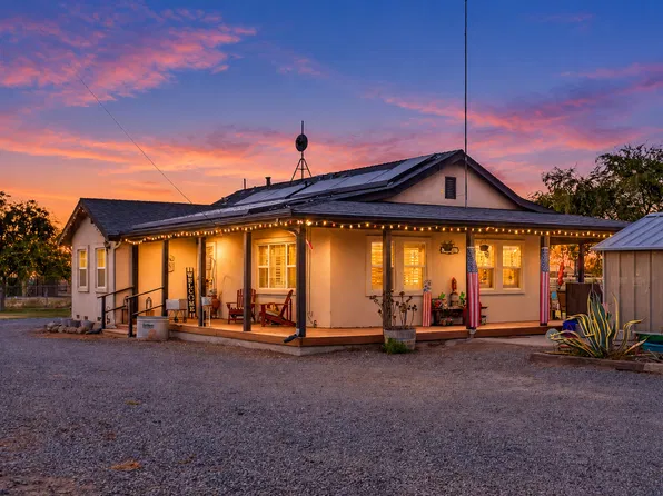 504 E Beacon Avenue, Tulare, CA 93274
