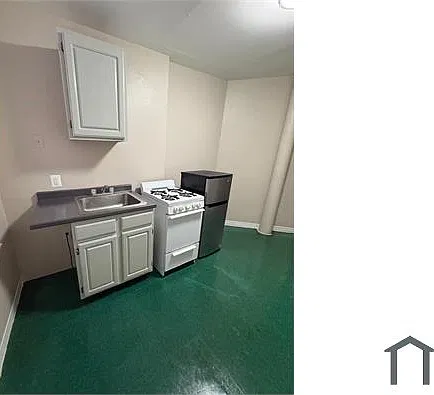 Studio, 300 sqft, $880 — Photo 2