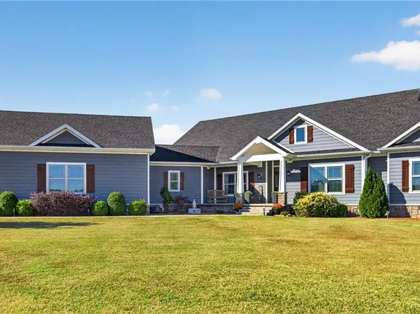 183 Deer Creek Ct, Pittsburg, KS 66762