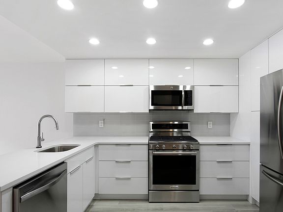3rd image of 44 E 12th St Ph E