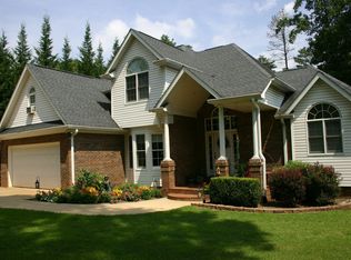 24 Shore Crest Dr, Martin, GA 30557