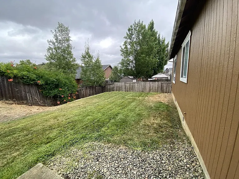 660 Callahan Dr — Photo 37