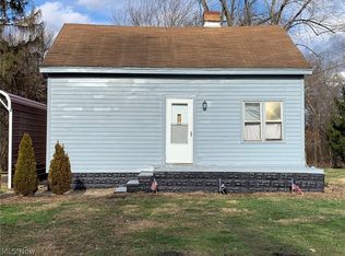 713 W 5th St, Uhrichsville, OH 44683