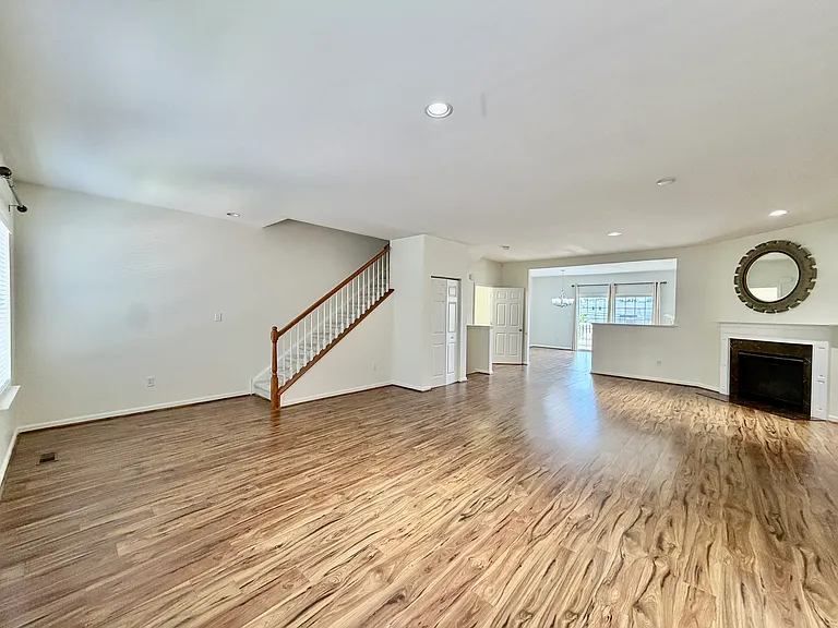419 Jacobsen Dr — Photo 7