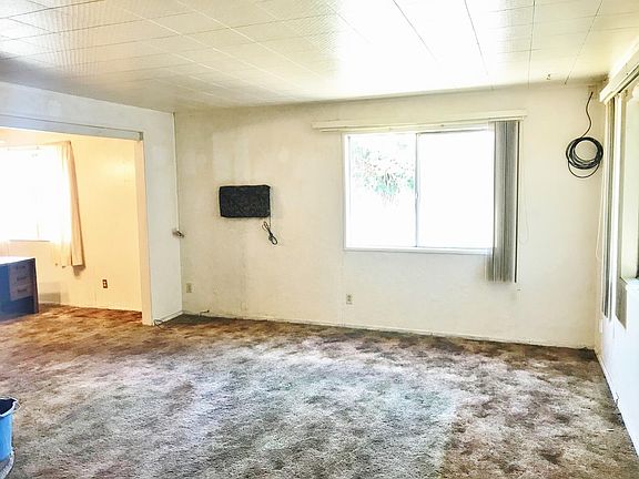 5th image of 2864 Hillcrest Dr