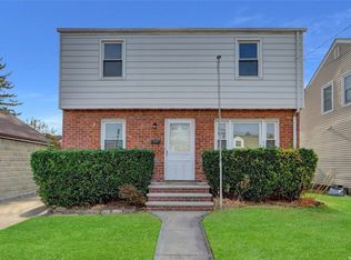 493 Florence Rd, Mineola, NY 11501