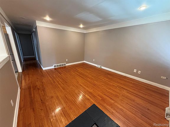 5th image of 6484 Drexel St