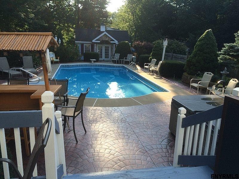1st image of 247 Meadowlark Dr