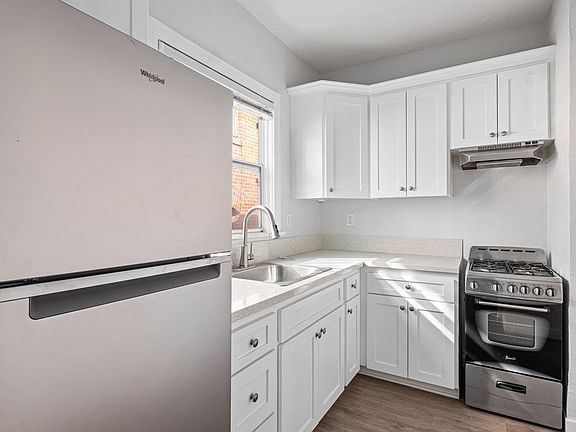5th image of 147 N New Hampshire Ave APT 5