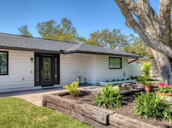 2553 E PAULSTAN COURT, SARASOTA, FL 34237