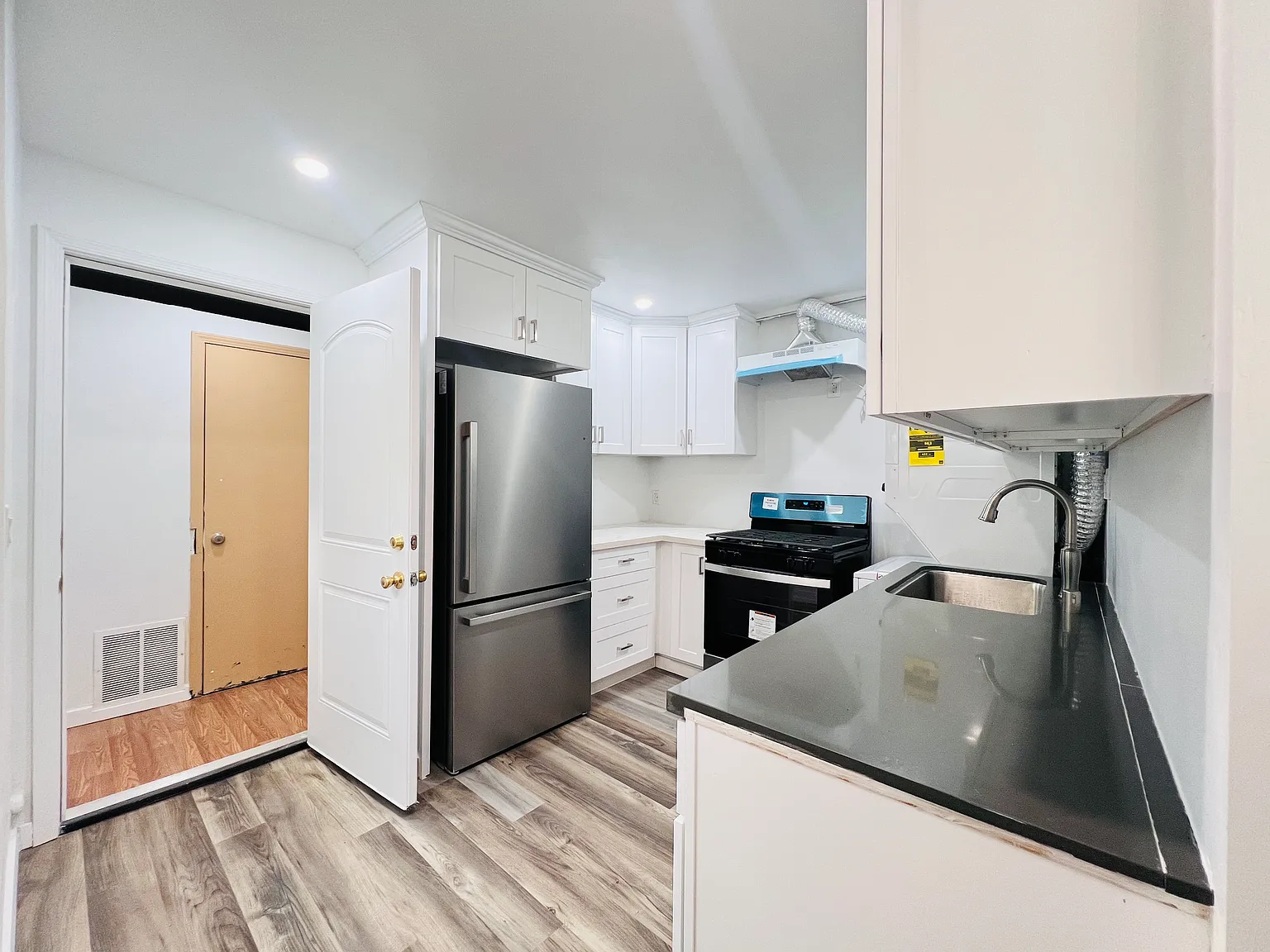 1 bed, 700 sqft, $1,661 — Photo 1