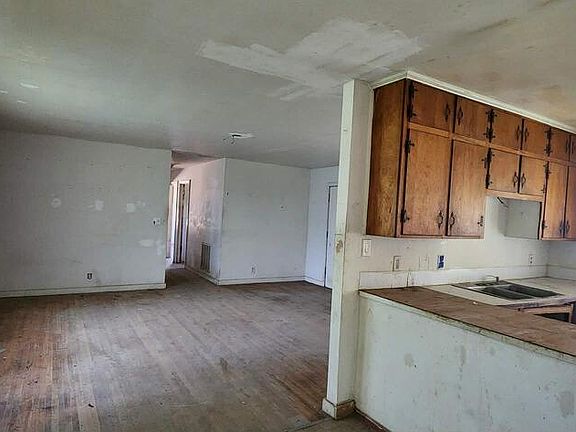 5th image of 807 Underwood St