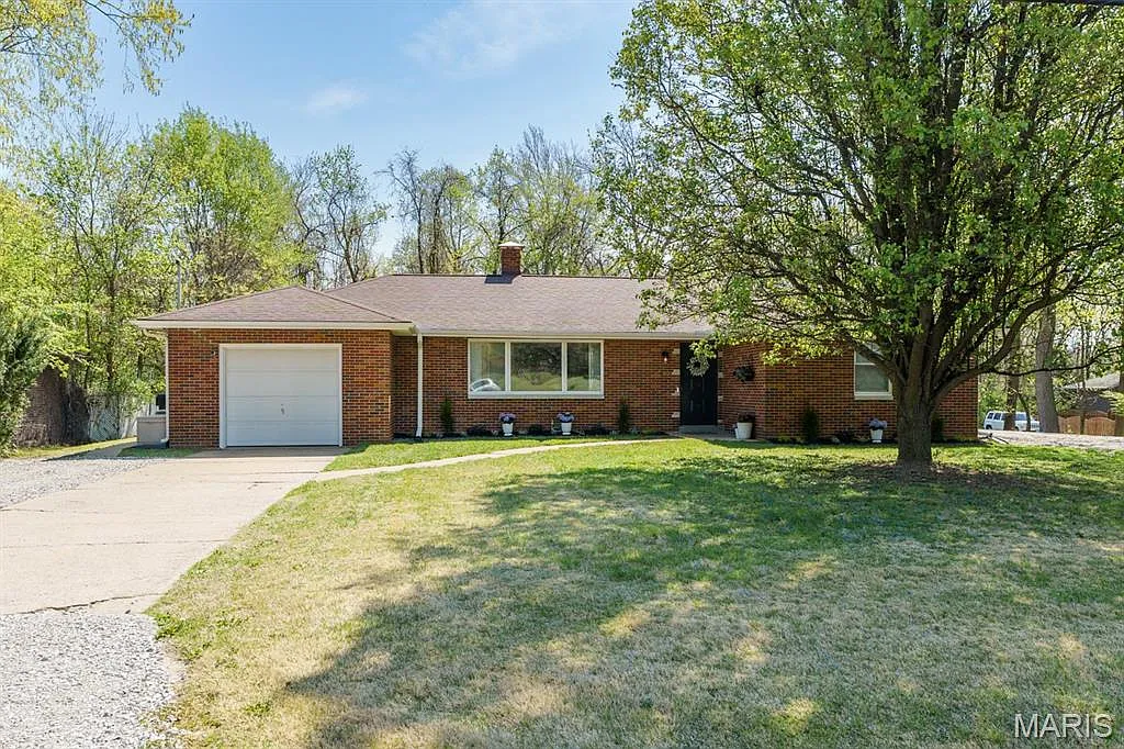 52 Circle Dr photo 1