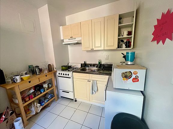 4th image of 415 W 24th St APT 5I